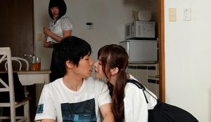 Gái xinh cướp người yêu của bạn thân cùng phòng